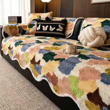 Housse de canapé en fausse fourrure de lapin, douce, antidérapante, de forme irrégulière et colorée.