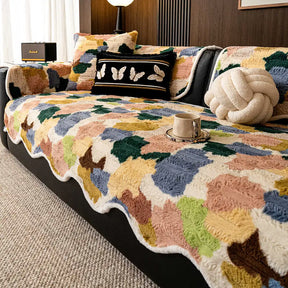 Housse de canapé en fausse fourrure de lapin, douce, antidérapante, de forme irrégulière et colorée.