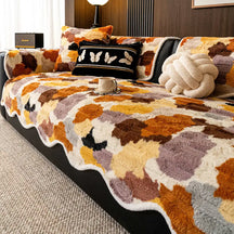 Housse de canapé en fausse fourrure de lapin, douce, antidérapante, de forme irrégulière et colorée.