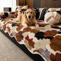 Housse de canapé en fausse fourrure de lapin, douce, antidérapante, de forme irrégulière et colorée.