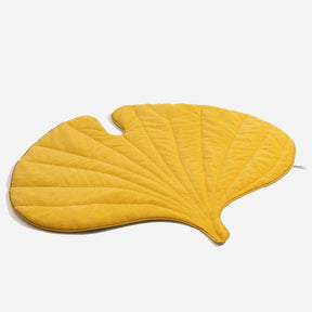 Tapis lavable en peluche en forme de feuille pour chien - The Leaf Collector