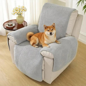 Housse de fauteuil inclinable en fausse fourrure sherpa épaisse et douce avec des sangles élastiques.
