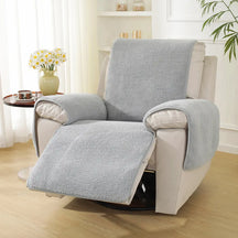 Housse de fauteuil inclinable en fausse fourrure sherpa épaisse et douce avec des sangles élastiques.