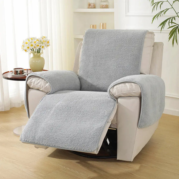 Housse de fauteuil inclinable en fausse fourrure sherpa épaisse et douce avec des sangles élastiques.