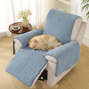 Housse de fauteuil inclinable en fausse fourrure sherpa épaisse et douce avec des sangles élastiques.