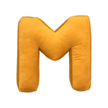 Coussin en velours en forme de lettre câlin
