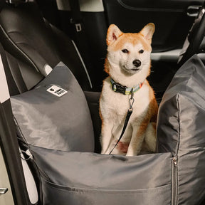 Siège auto imperméable pour chien - Première classe