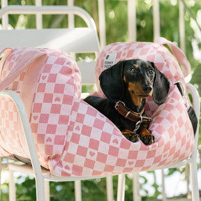 Siège de voiture pour chien à damier vintage et cœur